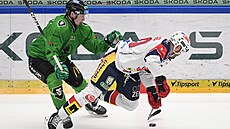 Souboj v duelu BK Mladá Boleslav - HC Dynamo Pardubice.