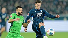 Franck Honorat (vlevo) z Mönchengladbachu a Robin Hraná� z Hoffenheimu.