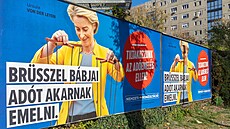 P�edvolební billboard Orbánovy strany Fidesz (19. �íjna 2025)