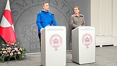 Grónský premiér Jens-Frederik Nielsen a dánská premiérka Mette Frederiksenová v...