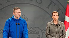 Grónský premiér Jens-Frederik Nielsen a dánská premiérka Mette Frederiksenová v...