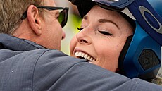 Lindsey Vonnová p�ijímá gratulace po své jízd� v Zauchensee.