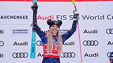 Lindsey Vonnová slaví výhru ve sjezdu v Zauchensee.