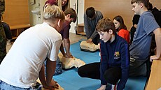 Vojáci Krajského vojenského velitelství Ostrava zavítali do �ty� základních...