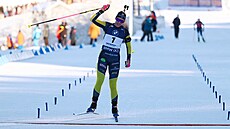 Elvira Öbergová ze �védska slaví triumf ve stíhacím závod� v Oberhofu.