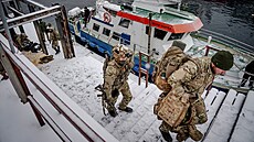 Dán�tí vojáci po p�íjezdu do p�ístavu v Nuuku v Grónsku. (18. ledna 2026)