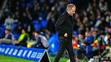 Barcelonský trenér Hansi Flick b�hem utkání v San Sebastianu.