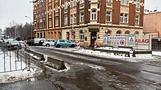 P�í�inou uzavírky mostu v Bezru�ov� ulici jsou po�kozené mostní základy, co� se...