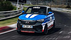 Ligier JS50 p�i rekordní jízd� na slavném okruhu Nürburgring