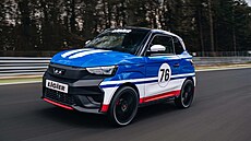 Ligier JS50 p�i rekordní jízd� na slavném okruhu Nürburgring