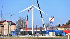 Stavba v�trné elektrárny v Doksanech na Litom��icku (19. ledna 2026)