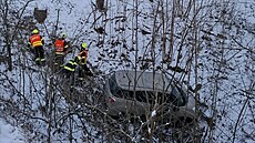 �idi� na Prost�jovsku p�i odbo�ování na p�íjezdovou cestu sjel na zasn�ené a...