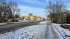 Ledabylé dopravní zna�ení se nachází na k�i�ovatce ulic Slavoníská, St�ední...