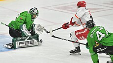 Mladoboleslavský gólman Mokry likviduje �anci Hradce Králové.