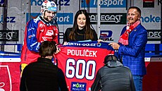Patrik Poulí�ek z Pardubic (nastoupil ke svému �estistému extraligovému utkání....