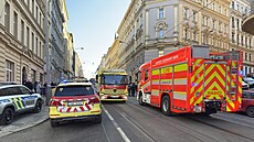 Zásah v�ech jednotek IZS u po�áru bytového domu na pra�ském �i�kov�. (19. ledna...