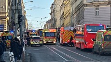 Zásah v�ech jednotek IZS u po�áru bytového domu na pra�ském �i�kov�. (19. ledna...