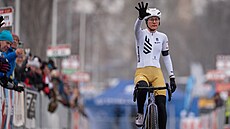 Kristýna Zemanová vít�zí na cyklokrosovém mistrovství republiky v Ostrav�.