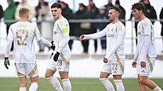 Spar�an�tí fotbalisté se radují z gólu Matyá�e Vojty.