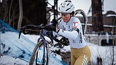 Kristýna Zemanová na trati cyklokrosového mistrovství republiky v Ostrav�