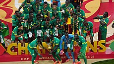 Senegal�tí fotbalisté slaví vít�zství na africkém �ampionátu.