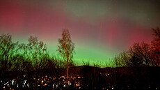 Nad �eskem se objevila polární zá�e, vid�t je nap�íklad v Liberci. (19. ledna...