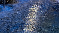 �esko pokryla silná ledovka. Záb�r z Prahy. Problémy mají chodci, komplikuje se...