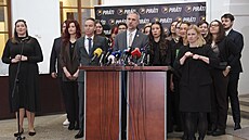 Tisková konference �eské pirátské strany. Na snímku   Ivan Barto�, Zden�k H�ib....