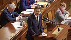 Sch�ze Poslanecké sn�movny. Vyslovení d�v�ry vlád�. Na snímku Vít Raku�an...