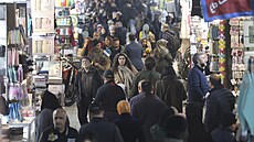 Lidé procházejí velkým bazarem v Teheránu v  Íránu. (15. ledna 2026)