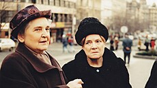 Libu�e �ilhanová a Vlasta Chramostová na Václavském nám�stí krátce p�ed...