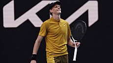 Italský tenista Jannik Sinner p�i tréninku p�ed za�átkem Australian Open