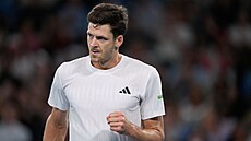 Polský tenista Hubert Hurkacz se hecuje ve finále United Cupu.