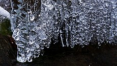 Mrazivé po�así vytvá�í na toku zajímavé obrazy.