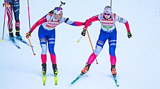 Jessica Jislová p�edává �tafetu Lucii Charvátové.