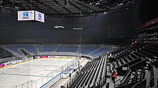 Ledová plocha a tribuny v olympijské Santa Giulia Ice Hockey Aren�.