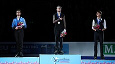 Bronzový Georgii Reshtenko (vpravo) na stupních vít�z� na mistrovství Evropy v...