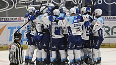 Brn�n�tí hokejisté se radují z vít�zství nad Vítkovicemi.