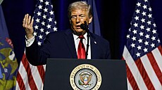 Americký prezident Donald Trump hovo�í v Detroit Economic Clubu v Michiganu....