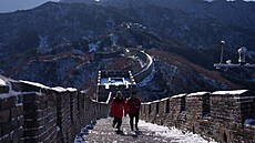 Turisté procházejí po Velké �ínské zdi na okraji Pekingu. (19. ledna 2026)