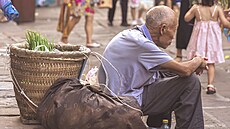 �ína d�chodce starý mu� ulice senior