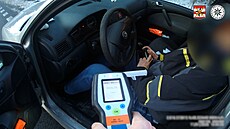 Kli�kující �idi� nadýchal p�es �ty�i promile