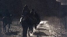 Snímek amerického fotografa Edwarda S. Curtise �Mizející rasa� zobrazuje...