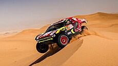 Martin Prokop p�ekonává dunu v sedmé etap� Rallye Dakar.