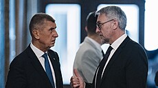 Premiér Andrej Babi� a ministr vnitra Lubomír Metnar p�ed jednáním vlády (19....