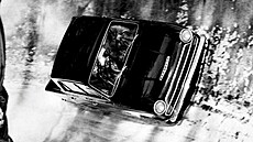 Ford Cortina v korytu bobové dráhy v Cortin� d�Ampezzo. Za volantem nesed�l...