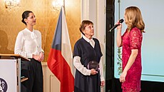 V�ra Dou�ová na slavnostním oce�ování nadací Krása pomoci