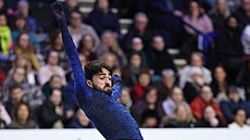 Francouzský krasobrusla� Kevin Aymoz b�hem svého krátkého programu na ME v...