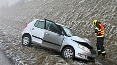 Silnice I/11 byla kv�li náledí uzav�ena (18. ledna 2026)