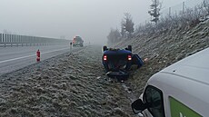 Silnice I/11 byla kv�li náledí uzav�ena (18. ledna 2026)